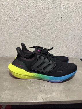 Men's Adidas UltraBoost 22 Running Shoes Black / Blue / Yellow Sz 9.5 GV8829